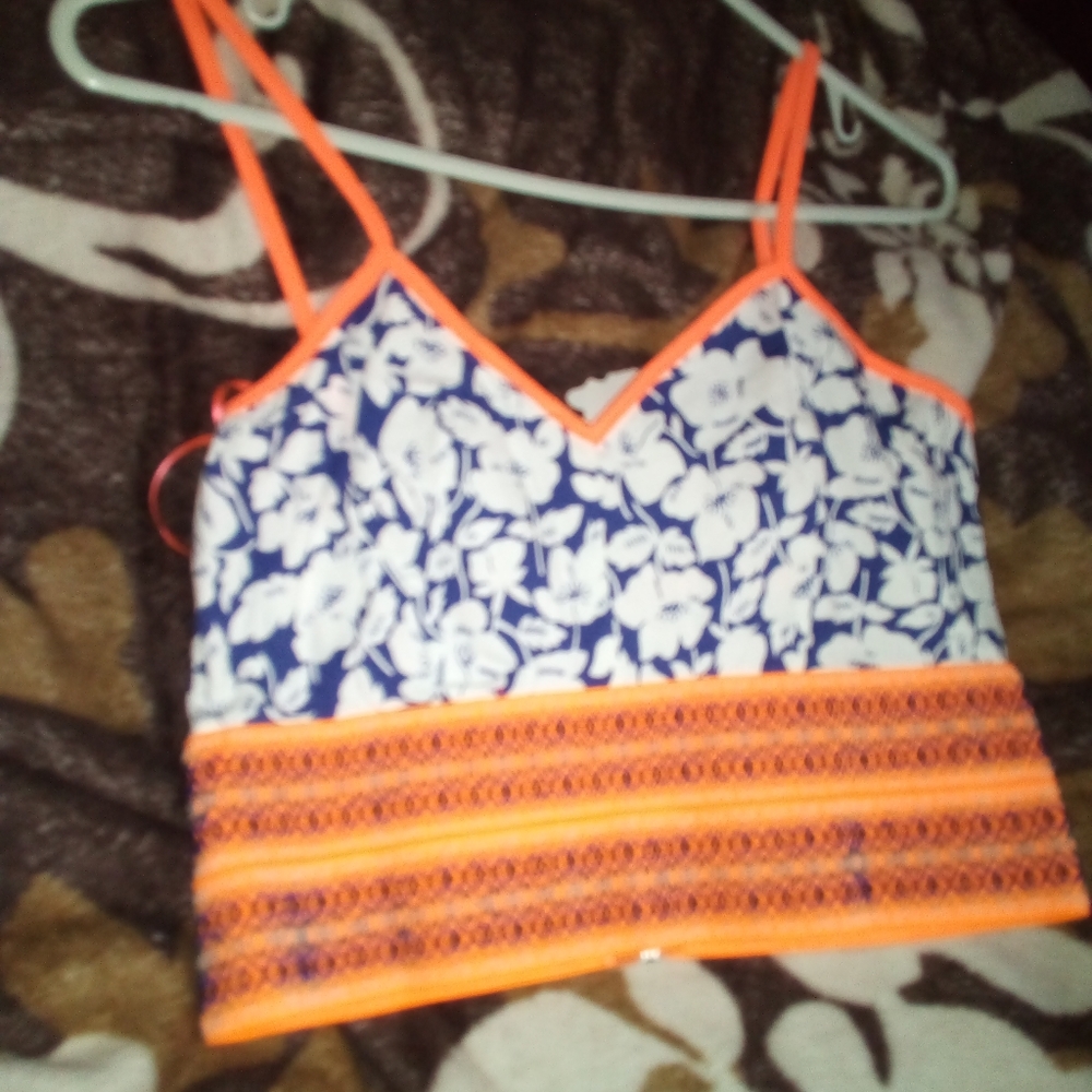 Crop Top - Picture 2 of 4